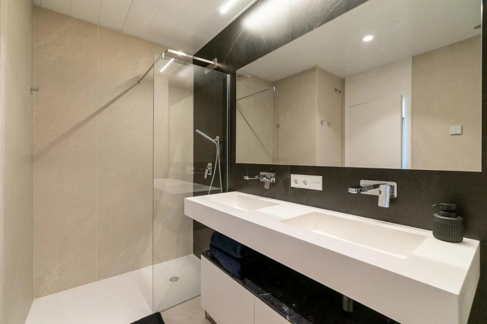 Vivi Homes - Sunset Pool, Sauna, Gym & Beach Torremolinos Apartment