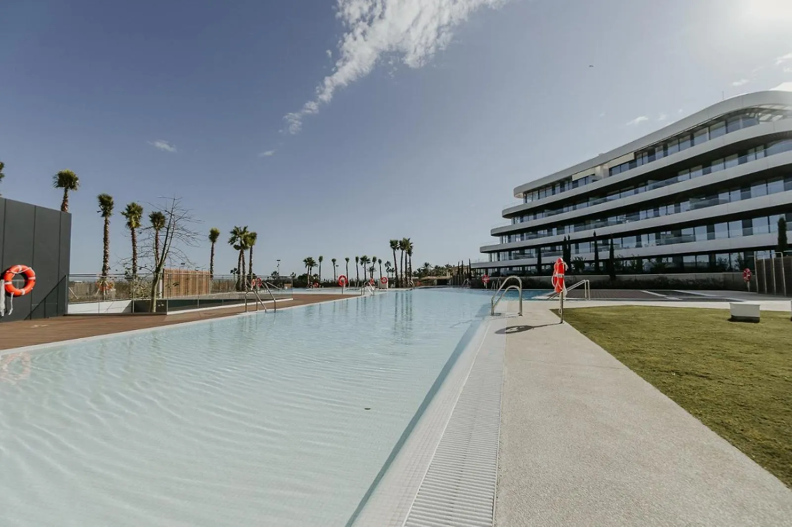 Vivi Homes - Sunset Pool, Sauna, Gym & Beach Torremolinos Apartment