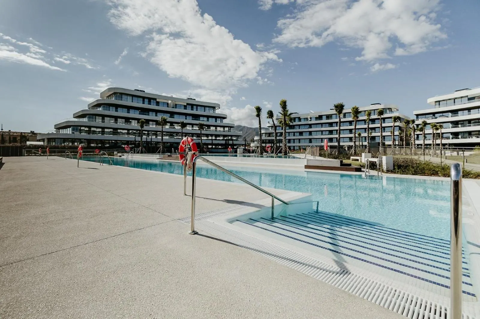 Vivi Homes - Sunset Pool, Sauna, Gym & Beach Torremolinos 0*,  Spain